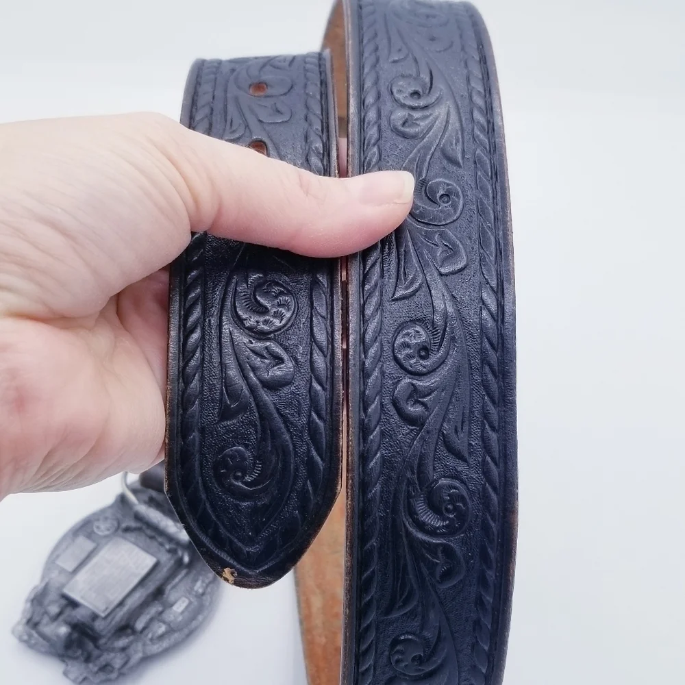 Justin Cowhide Belt with Siskiyou Pewter Vintage 1984 Fur Trapper Belt Buckle